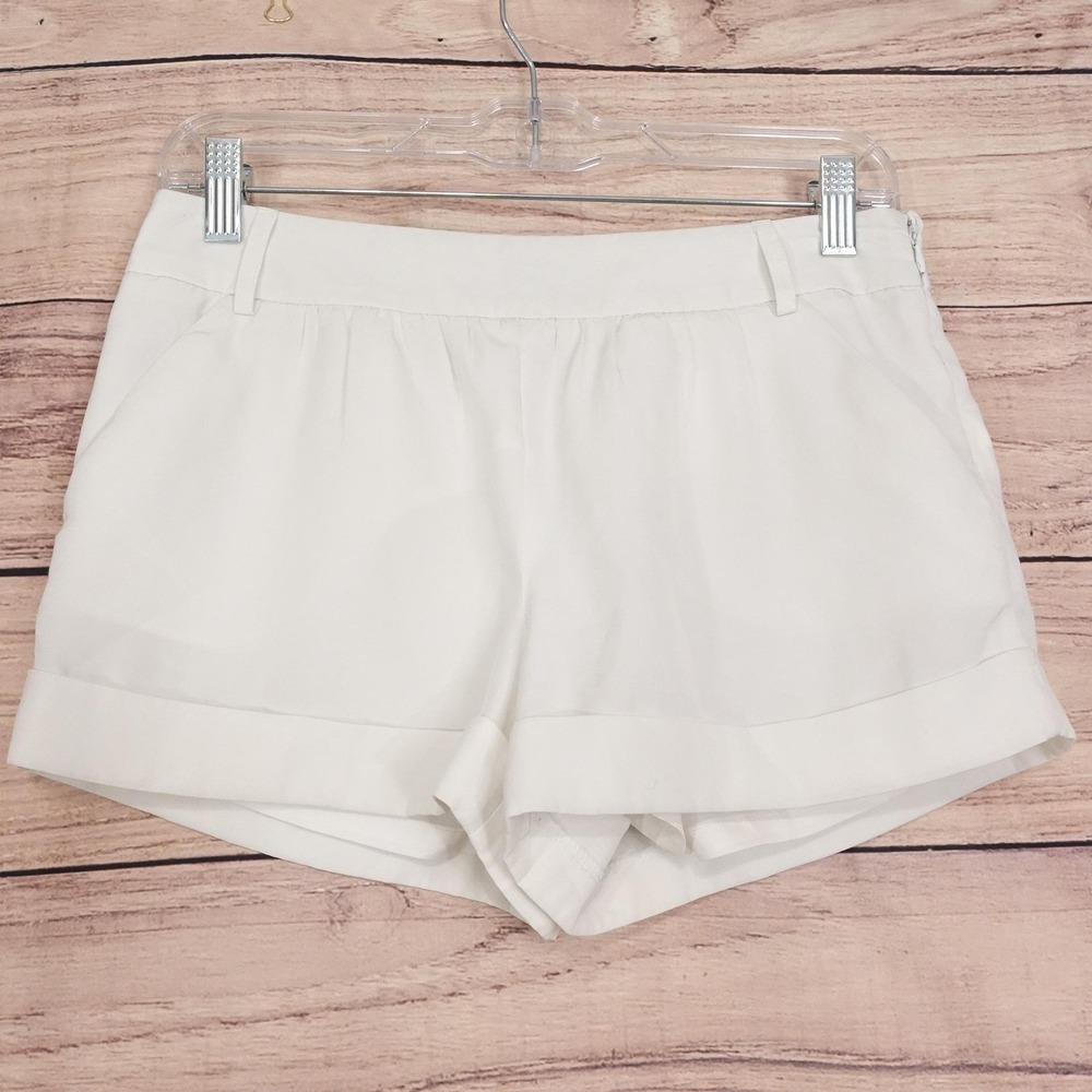 Express‎ Chino Shorts Womens 00 White 29 Waist 2.5 Inseam Cuffed Pleated